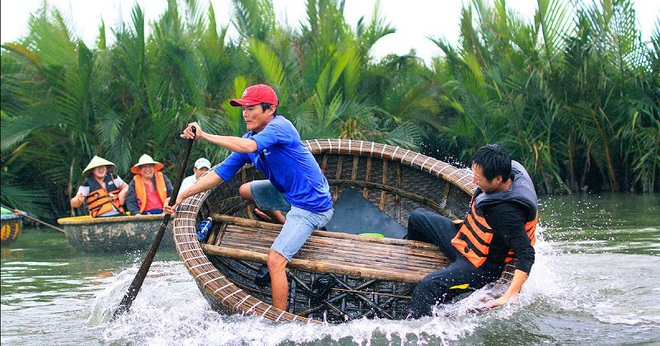 Chao đảo trên thuyền thúng - một đặc sản du lịch Việt Nam khiến du khách phấn khích - Ảnh 18.