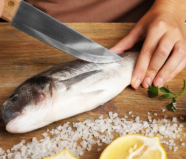 Dùng nguyên liệu rẻ tiền này ngâm cá trước khi chế biến, mùi tanh của cá không những hết mà món ăn còn ngon gấp bội - Ảnh 4.