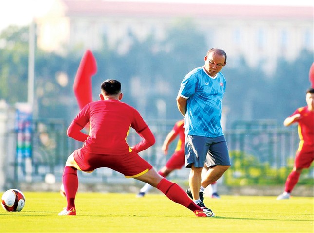 Tuyển Việt Nam chuẩn bị cho giao hữu trước thềm AFF Cup 2022 - Ảnh 1.