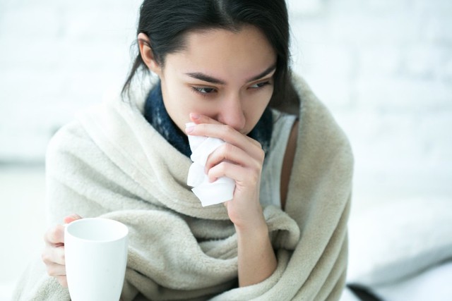 Cúm mùa: 9 việc cần làm ngay để giảm nhẹ các triệu chứng của bệnh - Ảnh 1.