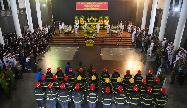 Tổ chức trọng thể Lễ tang 3 liệt sỹ Công an hy sinh khi chữa cháy - Ảnh 5.