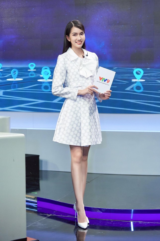 3 nàng hậu Việt làm MC của VTV: Đỗ Mỹ Linh theo nghiệp lâu dài, Phương Nga được bạn trai góp ý - Ảnh 8.