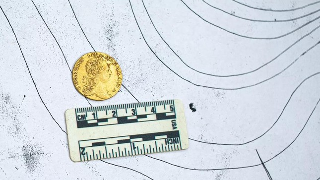 Mỹ: Tìm thấy đồng xu vàng quý hiếm trong ngôi mộ tập thể của lính đánh thuê - Ảnh 1.