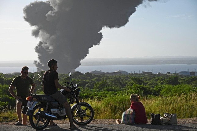 Cháy kho nhiên liệu ở Cuba: Hơn 120 người thương vong, Mỹ đề nghị giúp đỡ - Ảnh 12.