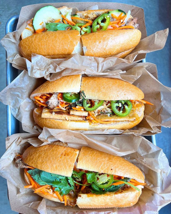 Việt Nam có 6 tiệm bánh mì “xuất ngoại” vang dội, khách nước ngoài phải xếp hàng dài chờ đến lượt - Ảnh 18.