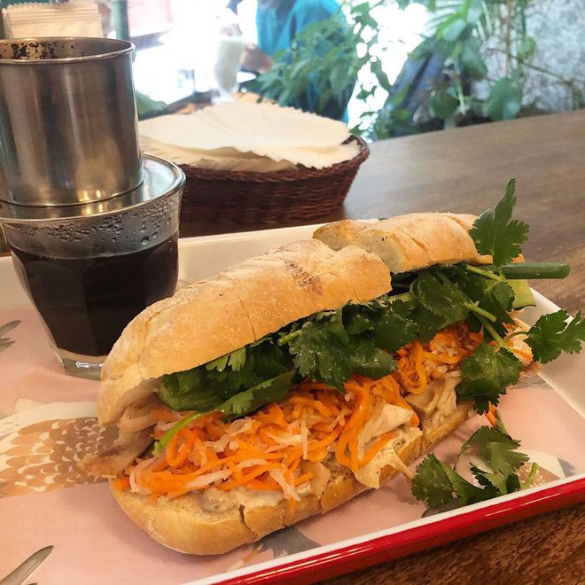 Việt Nam có 6 tiệm bánh mì “xuất ngoại” vang dội, khách nước ngoài phải xếp hàng dài chờ đến lượt - Ảnh 27.