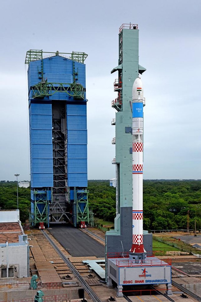 Phương tiện phóng vệ tinh của Ấn Độ gặp trục trặc ngay lần đầu ra mắt - Ảnh 1.