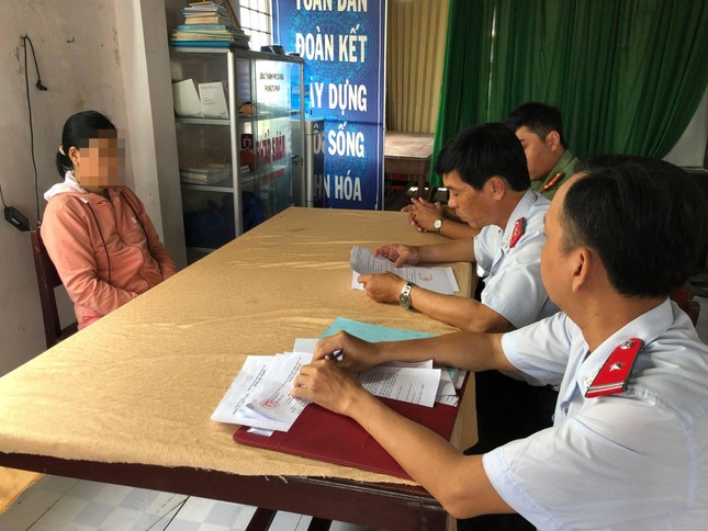 Phạt 7,5 triệu đồng đối với nữ du khách tố bị chặt chém khi ăn đặc sản ở Đất Mũi - Ảnh 1. Phạt 7,5 triệu đồng đối với nữ du khách tố bị chặt chém khi ăn đặc sản ở Đất Mũi - Ảnh 1.