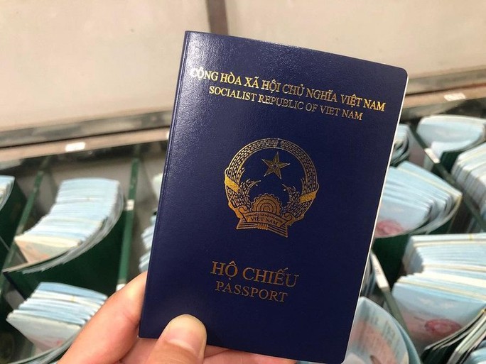 Bộ Công an: Sẽ sửa đổi, bổ sung nơi sinh vào hộ chiếu mẫu mới - Ảnh 1. Bộ Công an: Sẽ sửa đổi, bổ sung nơi sinh vào hộ chiếu mẫu mới - Ảnh 1.