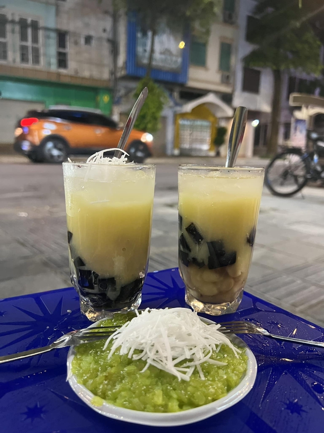 4 quán chè lâu năm, chỉ bán những món truyền thống nhưng vẫn hút khách ở Hà Nội - Ảnh 2.