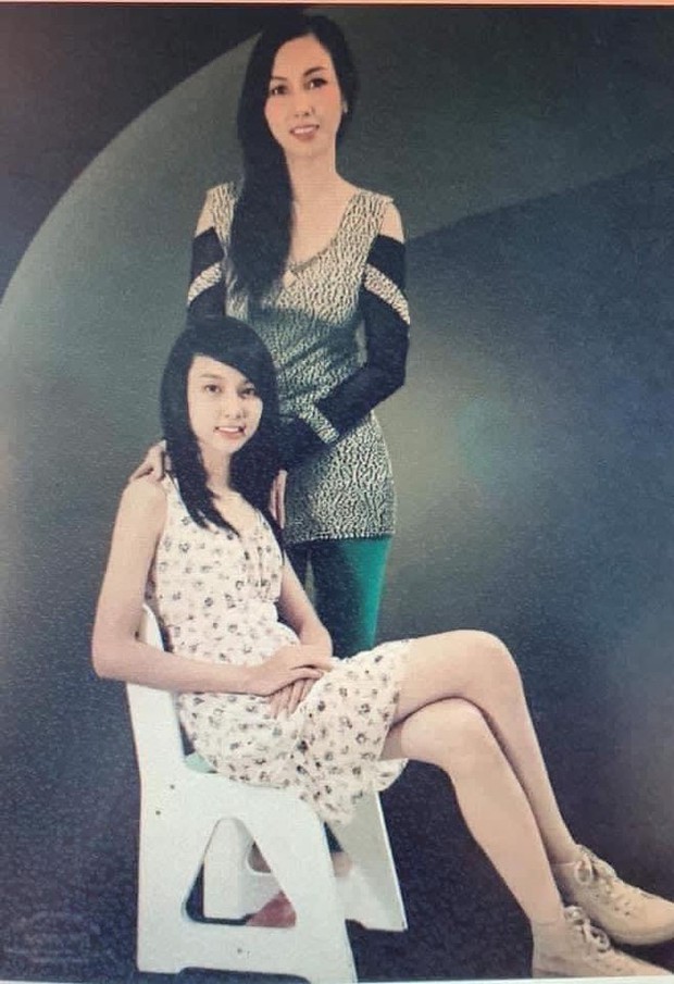 Nhan sắc trẻ đẹp vượt thời gian của mẹ Hoa hậu Thuỳ Tiên gây sốt trên mạng xã hội - Ảnh 3.