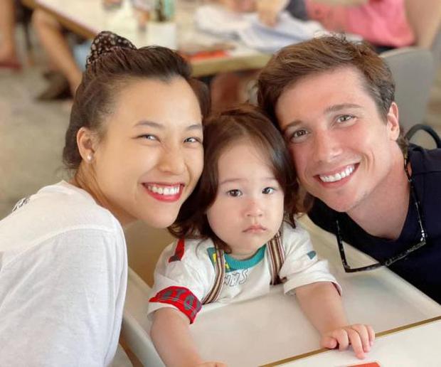 Chồng cũ Ho&agrave;ng Oanh khoe khoảnh khắc hội ngộ vợ cũ c&ugrave;ng con trai - Ảnh 3.