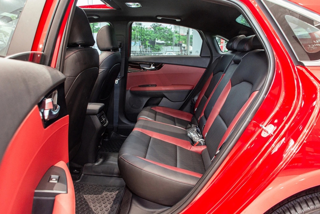 Kia K3 giảm giá cao nhất 30 triệu đồng tại đại lý, thêm sức ép cho Mazda3 và Corolla Altis - Ảnh 6.