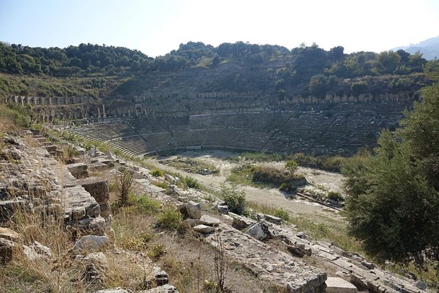 Cổng vào Đền thờ Thần Zeus được khai quật ở Magnesia, Tiểu Á - Ảnh 1.