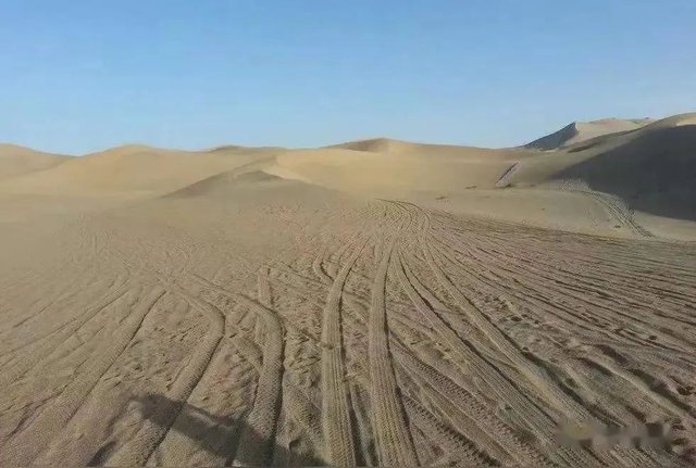 Bên dưới lớp cát dày của sa mạc Sahara ở Châu Phi có gì? - Ảnh 7.