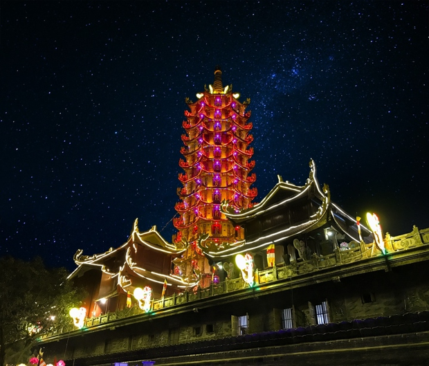 Vẻ nguy nga của ngôi chùa có tòa tháp độc nhất Việt Nam với 2 kỷ lục thế giới - Ảnh 9.