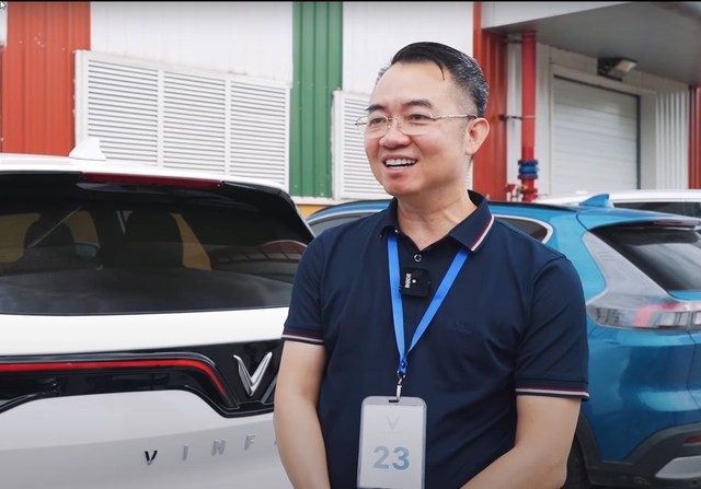 Người đã mua 4 xe VinFast đi nhận VF 8: Đây là giây phút lịch sử của ngành ô tô Việt Nam - Ảnh 3.