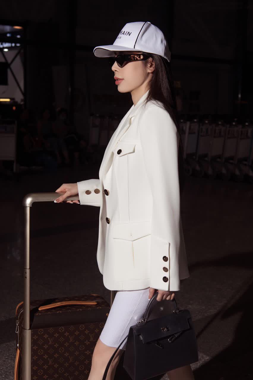 Hoa hậu Hoàng Dung lên đường dự London Fashion Week Spring Summer 2023 - Ảnh 2. Hoa hậu Hoàng Dung lên đường dự London Fashion Week Spring Summer 2023 - Ảnh 2.