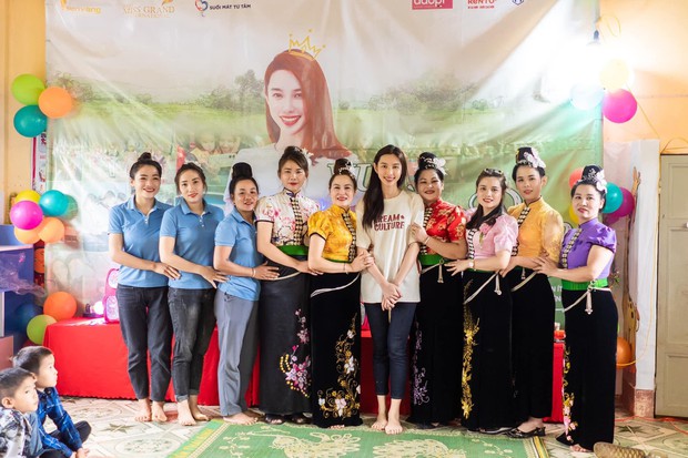 Hình ảnh Hoa hậu Thùy Tiên đi từ thiện ở Sơn La khiến fan xúc động - Ảnh 9.