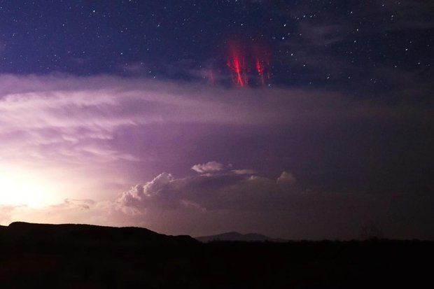 Sứa đỏ khổng lồ xuất hiện trên bầu trời sau cơn bão, hiện tượng bí ẩn đã được nhà khoa học giải mã - Ảnh 4.