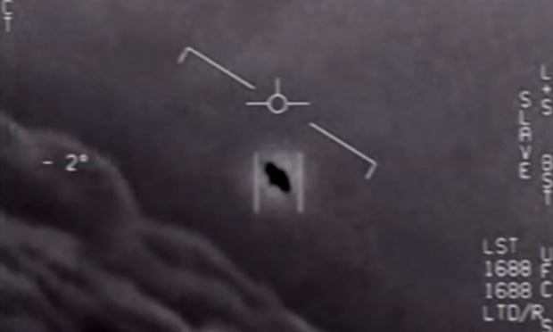 Lầu Năm Góc giải thích vì sao phải giữ kín các video về UFO - Ảnh 1.