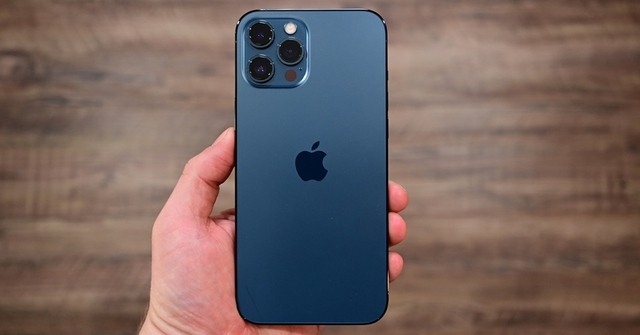 iPhone 12, iPhone 13 series giảm giá sốc trước đợt mở bán iPhone 14 - Ảnh 1.