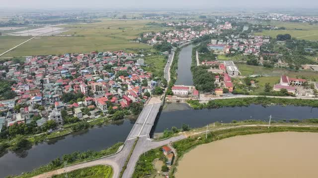 Cầu trị giá 110 tỷ, hoàn thành phần mặt cầu gần 2 năm nhưng chưa thể lưu thông - Ảnh 3.