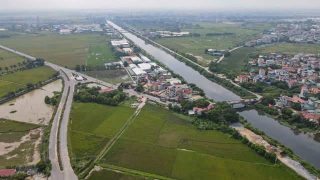 Cầu trị giá 110 tỷ, hoàn thành phần mặt cầu gần 2 năm nhưng chưa thể lưu thông - Ảnh 2.