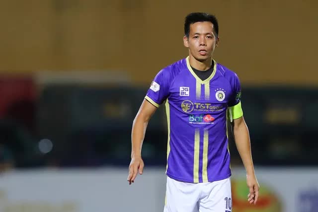 HLV Nguyễn Thành Vinh: Văn Quyết có thể là sự thay thế tốt cho Quang Hải ở AFF Cup - Ảnh 1.