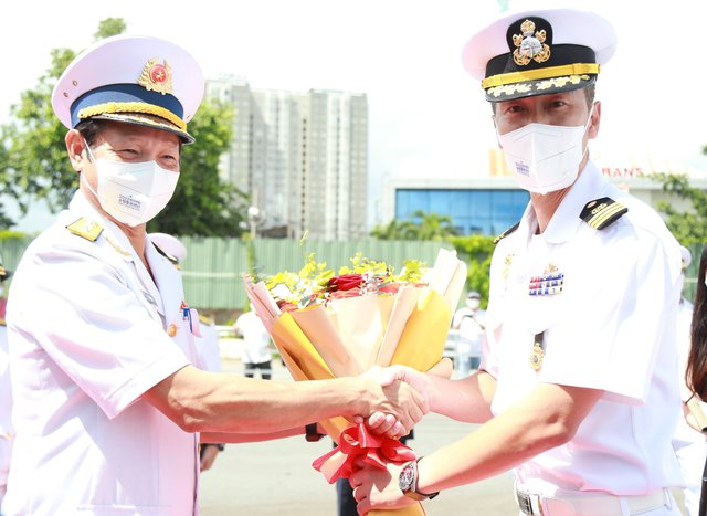 Nhóm tàu huấn luyện tuần tra của Hải quân Hàn Quốc thăm TP Hồ Chí Minh - Ảnh 2.