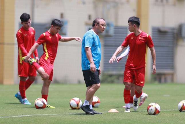 Singapore mang đội hình mạnh đấu Việt Nam, VFF thừa nhận khó gọi Quang Hải dự AFF Cup 2022 - Ảnh 2.