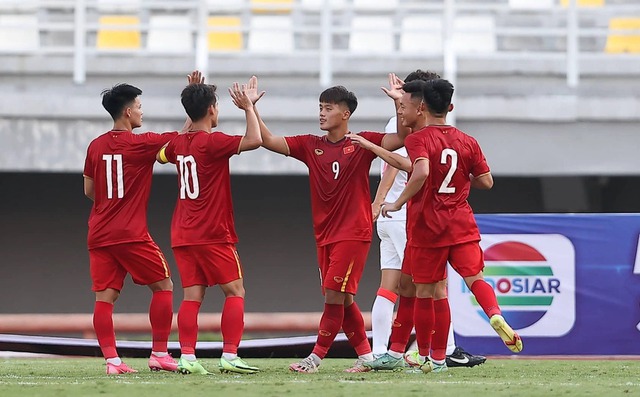 U20 Việt Nam và U20 Indonesia cùng thắng đậm, càng làm nóng thêm trận đại chiến bảng đấu - Ảnh 2.
