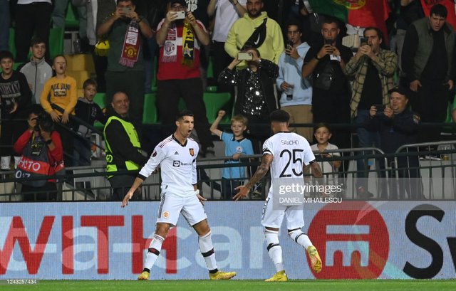 Ronaldo ghi bàn bằng tuyệt chiêu sở trường, Man United giành chiến thắng đầu tiên ở cúp châu Âu  - Ảnh 3.