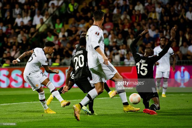 Ronaldo ghi bàn bằng tuyệt chiêu sở trường, Man United giành chiến thắng đầu tiên ở cúp châu Âu  - Ảnh 1.