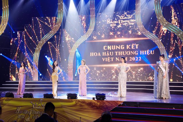 Nữ doanh nhân Khương Phương Anh đăng quang Hoa hậu Thương hiệu Việt Nam 2022 - Ảnh 2.