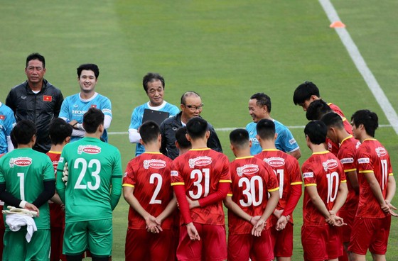 Đội tuyển Việt Nam bắt đầu khởi động cho AFF Cup 2022 - Ảnh 2.