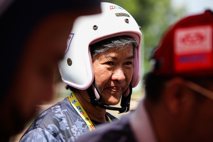 Người phụ nữ hơn 60 tuổi mê đua xe địa hình - Ảnh 2.