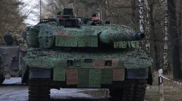 Ukraine và Đức căng thẳng vì vấn đề viện trợ xe tăng Leopard - Ảnh 2.