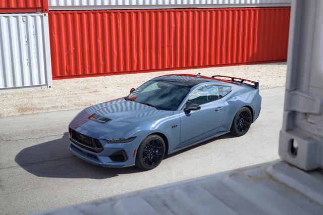 Xe thể thao bán chạy nhất thế giới Ford Mustang ra mắt thế hệ mới: Thay đổi ít nhưng chất lượng - Ảnh 10.