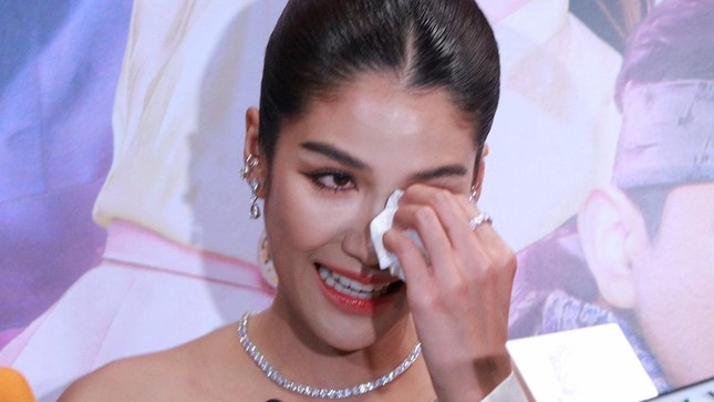 Hoa hậu Hoàn vũ Thái Lan 2015 bị tịch thu nhà vì nợ nần - Ảnh 1.