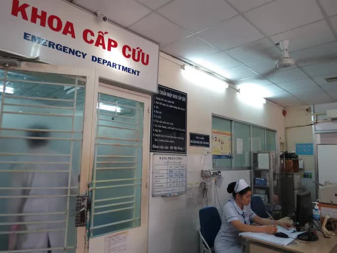 Bé trai ở TP HCM nghi bị tấn công có vết cắt 15cm trên cổ - Ảnh 1. Bé trai ở TP HCM nghi bị tấn công có vết cắt 15cm trên cổ - Ảnh 1.