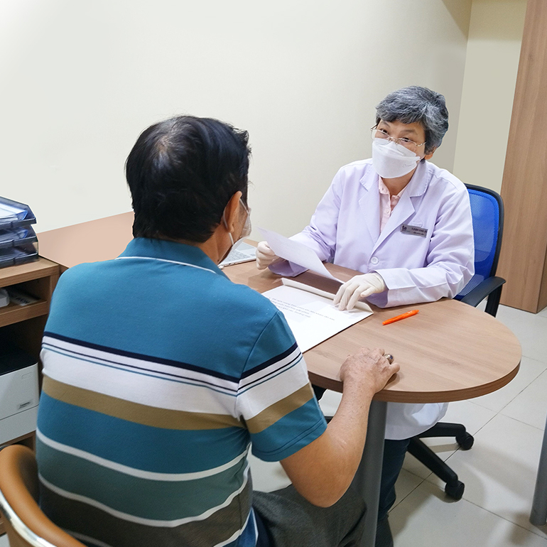 Da đầu trắng xóa kỳ lạ sau khi nhuộm tóc: Bác sĩ chỉ ra nguyên nhân không ngờ tới - Ảnh 1. Da đầu trắng xóa kỳ lạ sau khi nhuộm tóc: Bác sĩ chỉ ra nguyên nhân không ngờ tới - Ảnh 1.