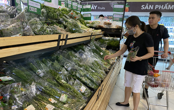 Rau sạch dỏm biến hình vào Winmart, Tiki ngon - Ảnh 2.