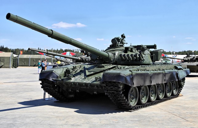 Tăng T-72 Nga đứng vững trước cuộc tập kích tên lửa Stugna của Ukraine - Ảnh 3.