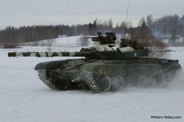 Tăng T-72 Nga đứng vững trước cuộc tập kích tên lửa Stugna của Ukraine - Ảnh 5.
