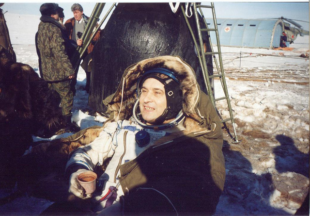 Phi hành gia Nga lập kỷ lục thực hiện sứ mệnh không gian lâu nhất qua đời ở tuổi 80 - Ảnh 2.