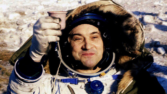 Phi hành gia Nga lập kỷ lục thực hiện sứ mệnh không gian lâu nhất qua đời ở tuổi 80 - Ảnh 1.