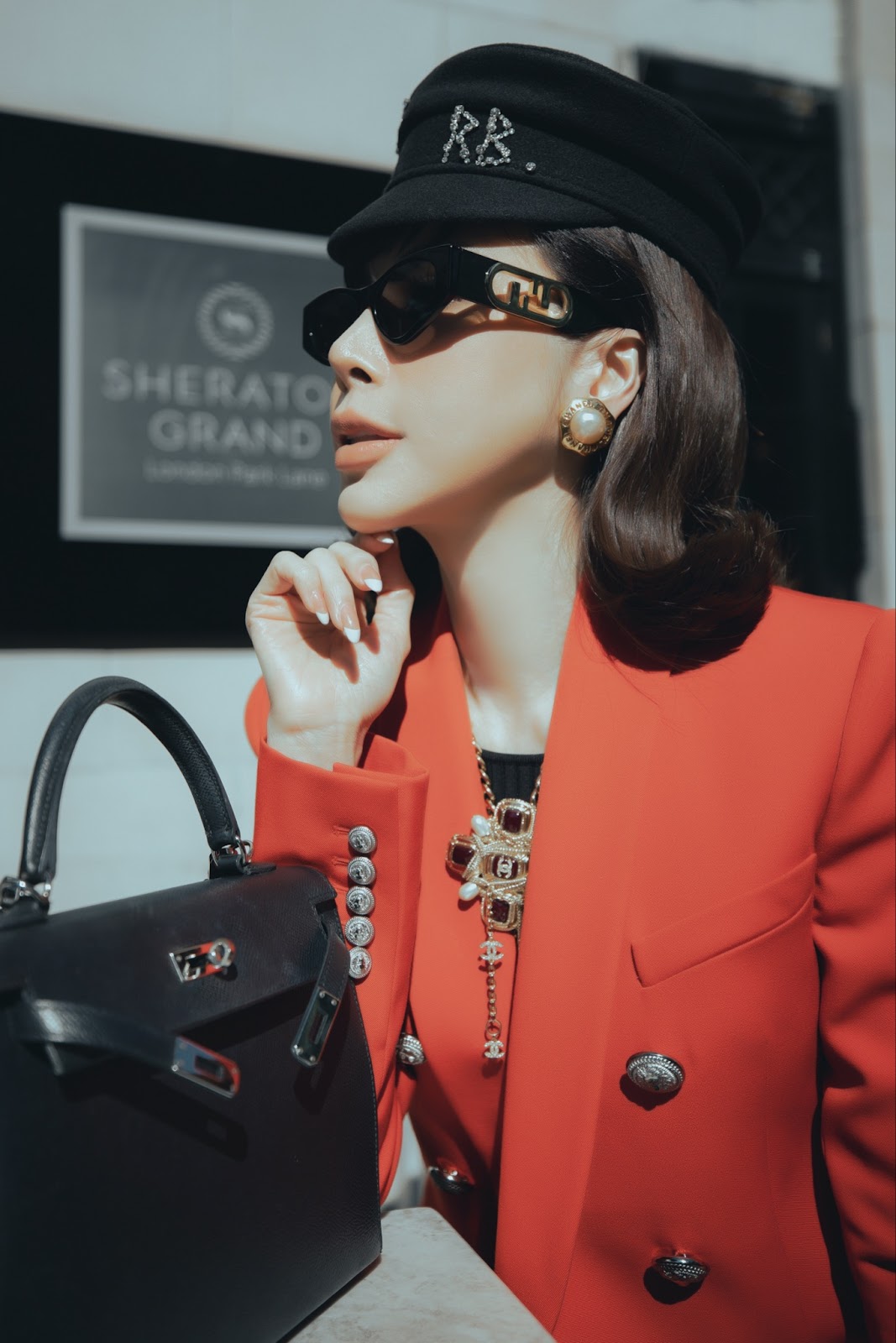 Phong cách thời trang của hoa hậu Hoàng Dung trên đường phố London - Ảnh 7.