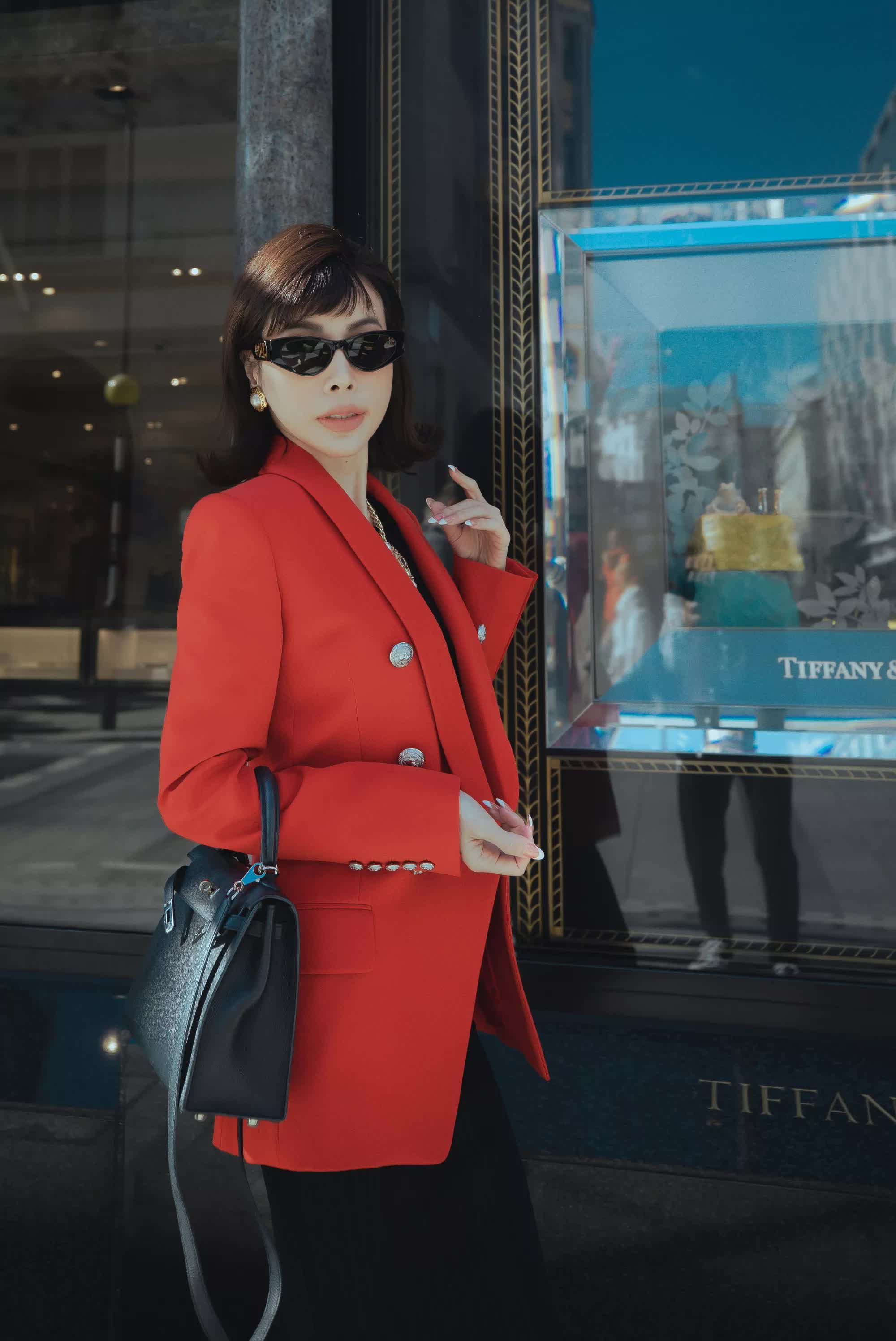 Phong cách thời trang của hoa hậu Hoàng Dung trên đường phố London - Ảnh 6.