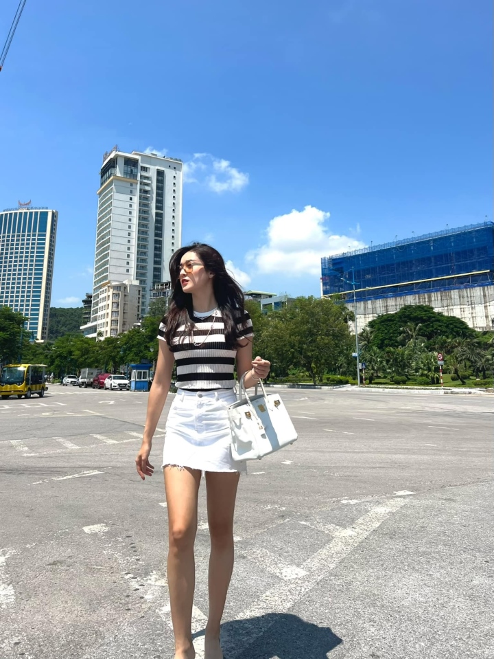 Sao Việt 20/9: Cát Phượng tuổi 52 khoe eo thon như gái đôi mươi - Ảnh 3. Sao Việt 20/9: Cát Phượng tuổi 52 khoe eo thon như gái đôi mươi - Ảnh 3.